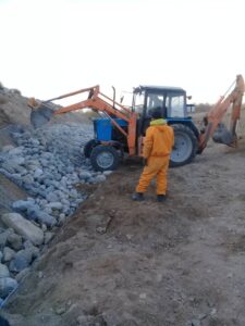 Подробнее о статье Для предотвращения паводков подготовлена ​​паводковая дамба на участке Таш-Коо, установлены габионные сети и засыпаны камнем.